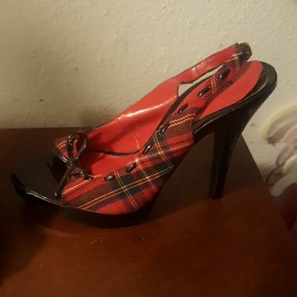 red plaid heels never worn - Picture 2 of 5